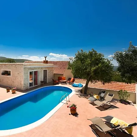 Authentic Stone With Pool, Obrovac Kruševo