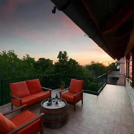 Villa Authentic Stone With Pool, Obrovac *