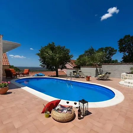 Villa Authentic Stone With Pool, Obrovac Kruševo