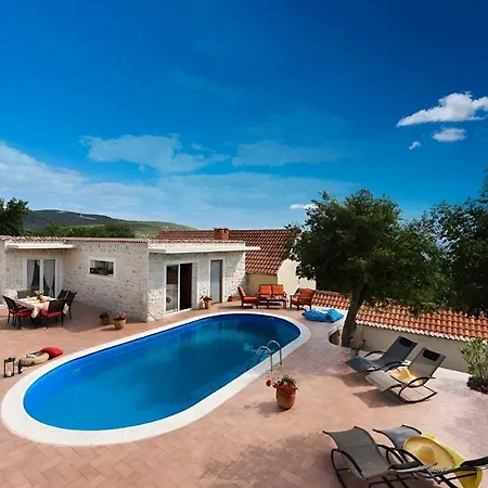 Authentic Stone With Pool, Obrovac Вилла *