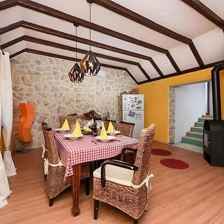 Villa Authentic Stone With Pool, Obrovac *