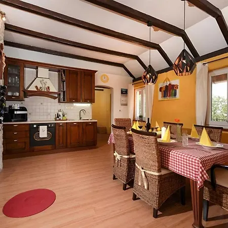 Villa Authentic Stone With Pool, Obrovac *