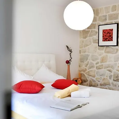 Villa Authentic Stone With Pool, Obrovac *