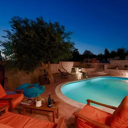 Authentic Stone With Pool, Obrovac Вилла *