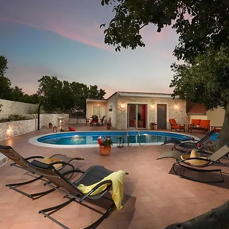 Authentic Stone With Pool, Obrovac Villa