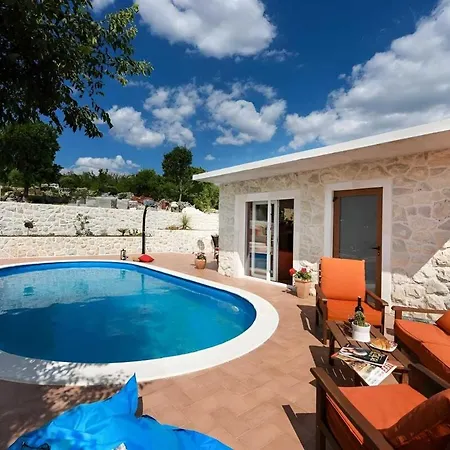 Willa Authentic Stone With Pool, Obrovac Kruševo